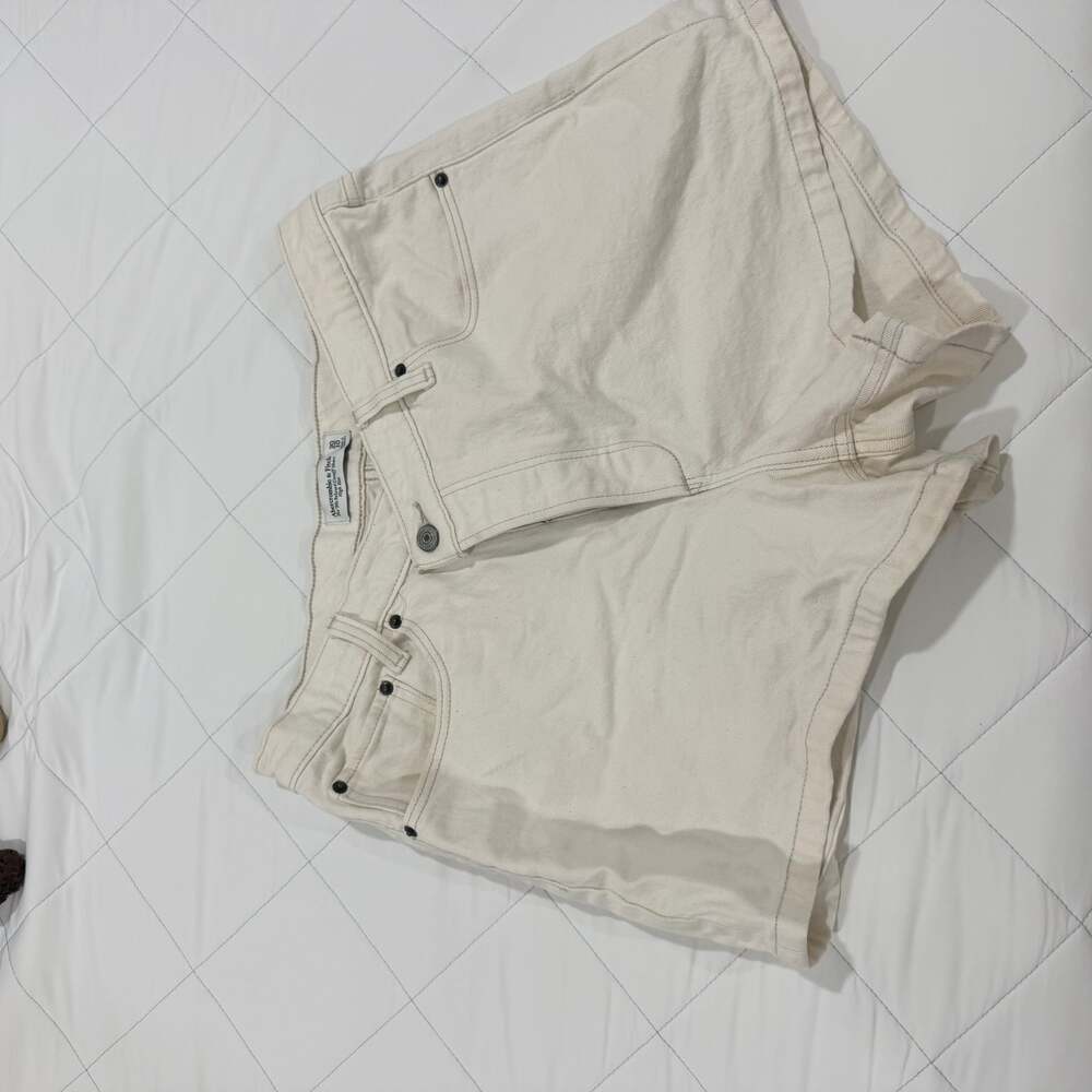 Abercrombie & Fitch. The 90's Relaxed Cutoff Short...